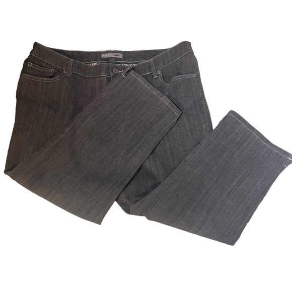 Chicos Platinum Womens Gray Cropped Jeans Sz 3 Embellished Back Pockets Straight - Picture 2 of 6